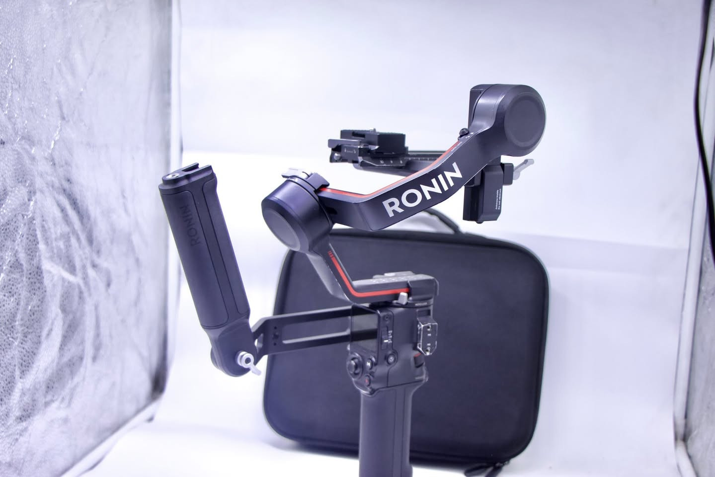 رونن RS3 نضافه 100/95 كامل ملحقات 
حقيبه ✅
قبضه جانبيه اصليه ✅
بلاطات البلاديه مالته ✅
كيبل شحن اصلي ✅
كيبل ربط الكامره مع الرونن ✅
السعر (490 الف) ول توصيل مجاني 💫
***********
