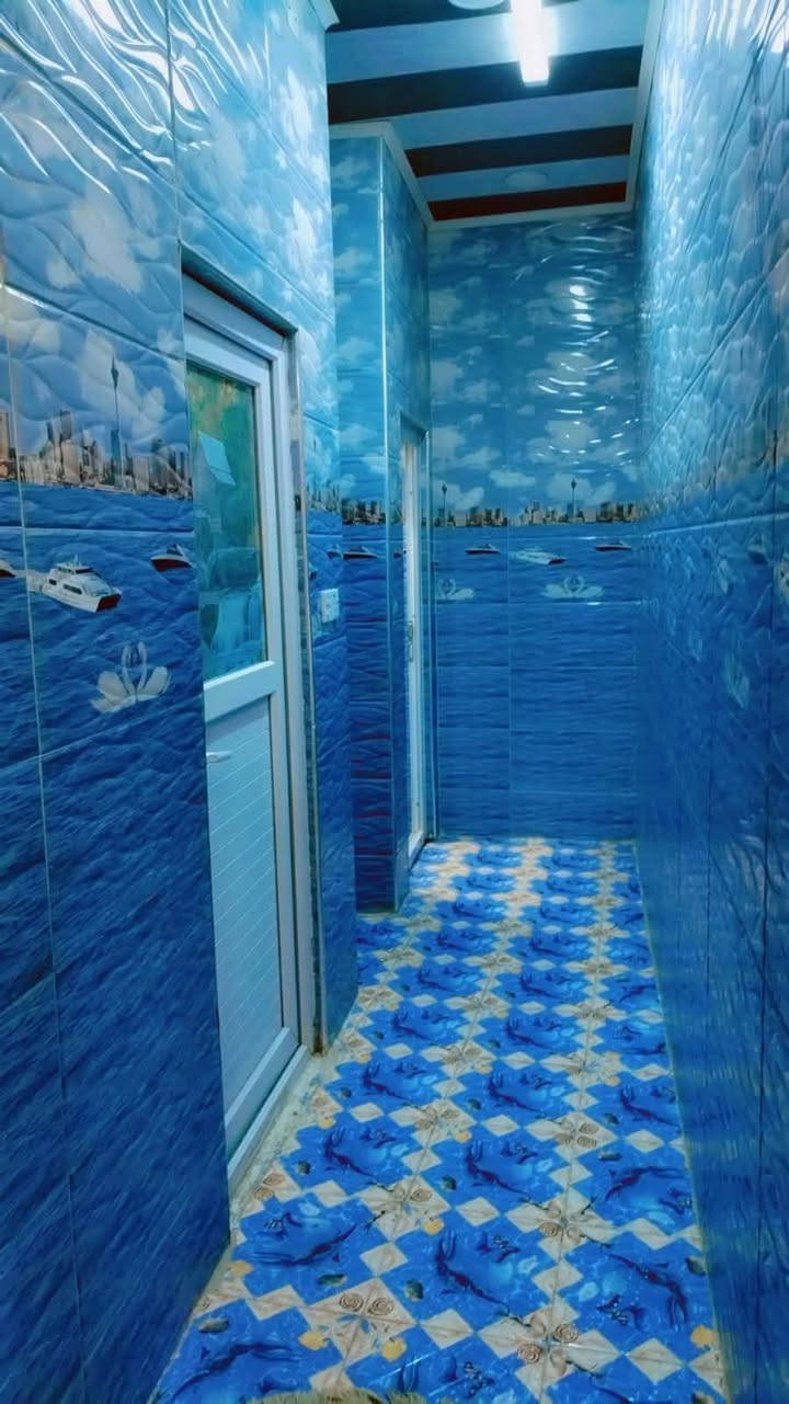 دار للبيع مساحه 125متر مربع سند 25واجهيه 13نزال 10يحتوي على غرفه نوم وصاله وهول ومطبخ ومجمع صحيات داخليه وخارجيه شارع 80حي الصدرين قرب الساده ابو خطه سعره 68بي مجال استفسار مراسله ***********
