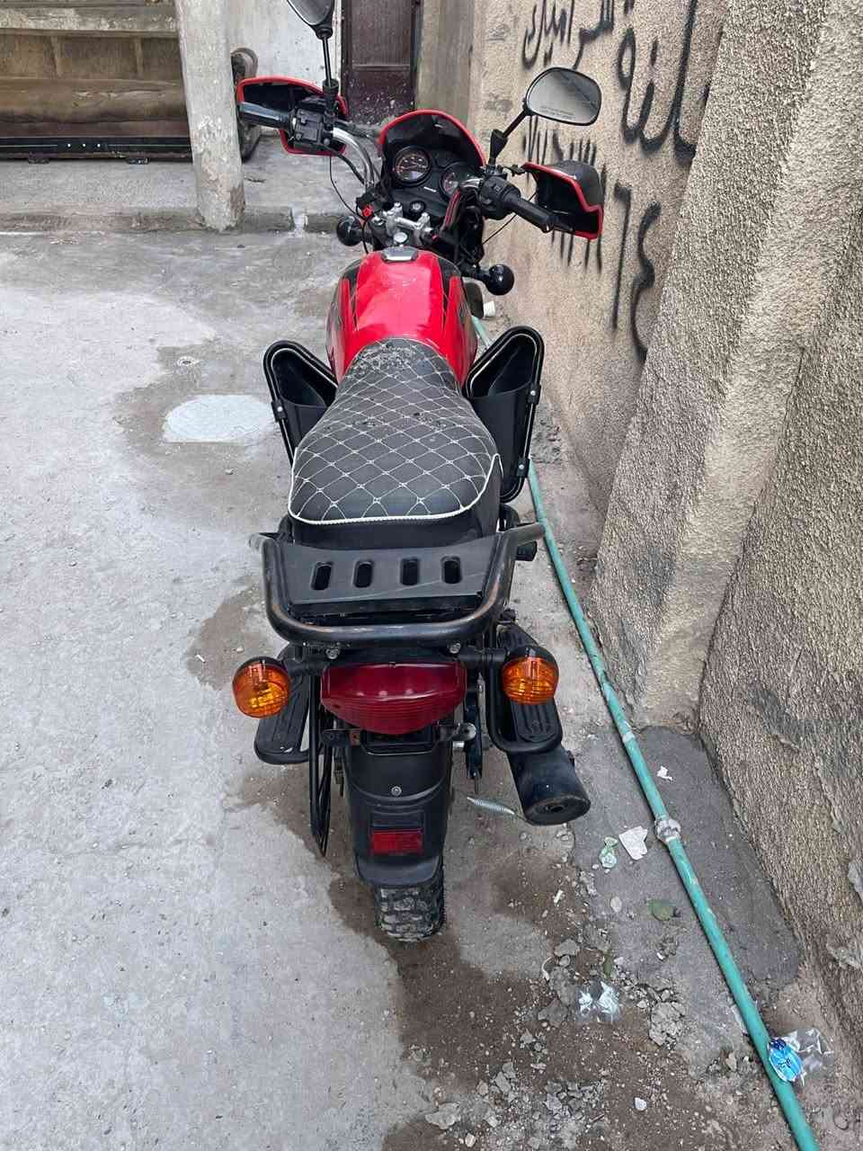 السلام عليكم دراجه بوكسر موديل 21 مرقم بسمي تحويل ثاني يوم دراجه نضيفه وخيرر من الله شلعته حلوه ماتعبك وماتذب عليها ربع رايده ب 1900 وبيه مجال حك الجيه رقمي ***********
