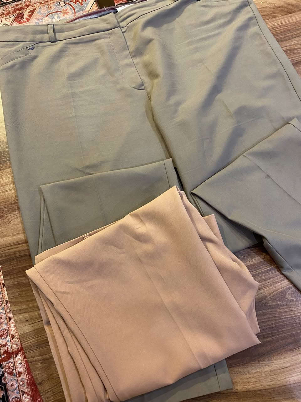 يلبسن وزن تسعينات ثمانينات بناطير قماش 3 جوزي وردي وصخ ورصاصي
ستره 
قميص مخطط
ليلك
فستان


**إذا كنت صاحب هذا الإعلان وتريد حذفه لأي سبب، رجاءا أرسل رسالة إلى الدعم الفني**