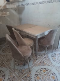 ميز طعام • زجاج مكسور • ميز بلازمة سليم