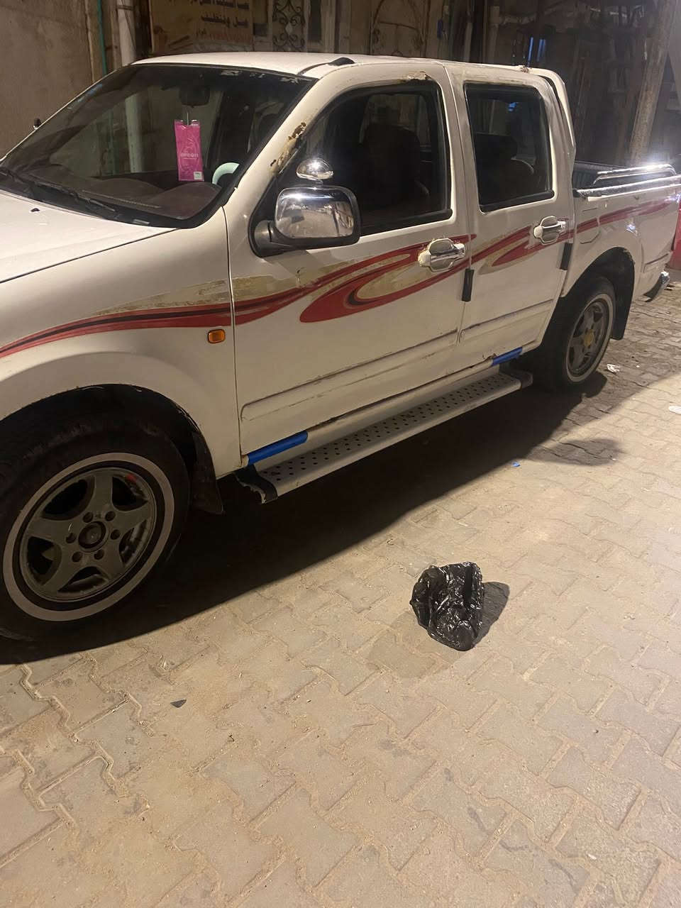 السلام عليكم بيكم كريت وال ٢٠١٣ رقم بصره انكليزي جديد سنويه ٢٠٣٠ تنتهي مكينه وكير نضيفات تخم تاير خط ابيض جديد دواخل جديده البدي نضيف تحويل السياره عندي وكاله عامه باسمي يعرها ٥٠ وبيها مجال مكاني البصره شارع ١٤ تموز التصال ***********
