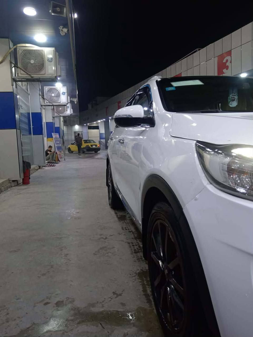 السلام عليكم سورنتو 2016 للبيع السيارة فول مواصفات كويتية 1/1 بصمة  كشنات جلد كهرباء تدفئة تبريد بالكشنات سايد بريك دكمة بنوراما داخل قرميدي ويل كروم مكينة ستة سلندر سبعة راكب جنطة كهرباء فور ويل رقم بغداد دولي سنوية جديدة السيارة بأسمي .
السعر:210 وبيها مجال. 
ديالى بعقوبة تقاطع القدس. 
رقم:***********
