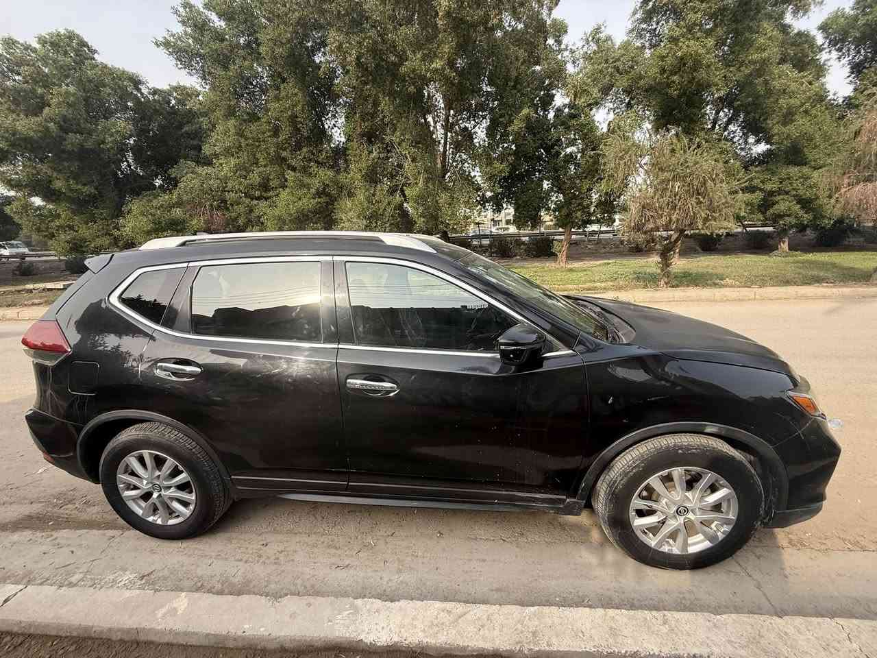 نيسان روج Sv موديل 2018 ماشية 104 ميل
كير محرك  تبريد كهرباء كله بلادي 

السيارة دخلت للعراق بدون ايرباك 

وصار بيها حادث هنا بالعراق صفحة عكس السايق 
تبدلت بوب ثنين 
هايدروليك الكير مبدل مرتين بالكامل 
دهن السيارة من اول لحظة لليوم amsoil 
دهن البريك مبدل 
مي الراديتر مبدل كلها 
على الجدول فلاتر بلكات كلها على الجدل مال الصيانة

والسيارة خير من الله توديك وين تريد 

معروضة للبيع
 
السعر 140 وبيها مجال بعد المعاينة ان شاءالله 

***********
