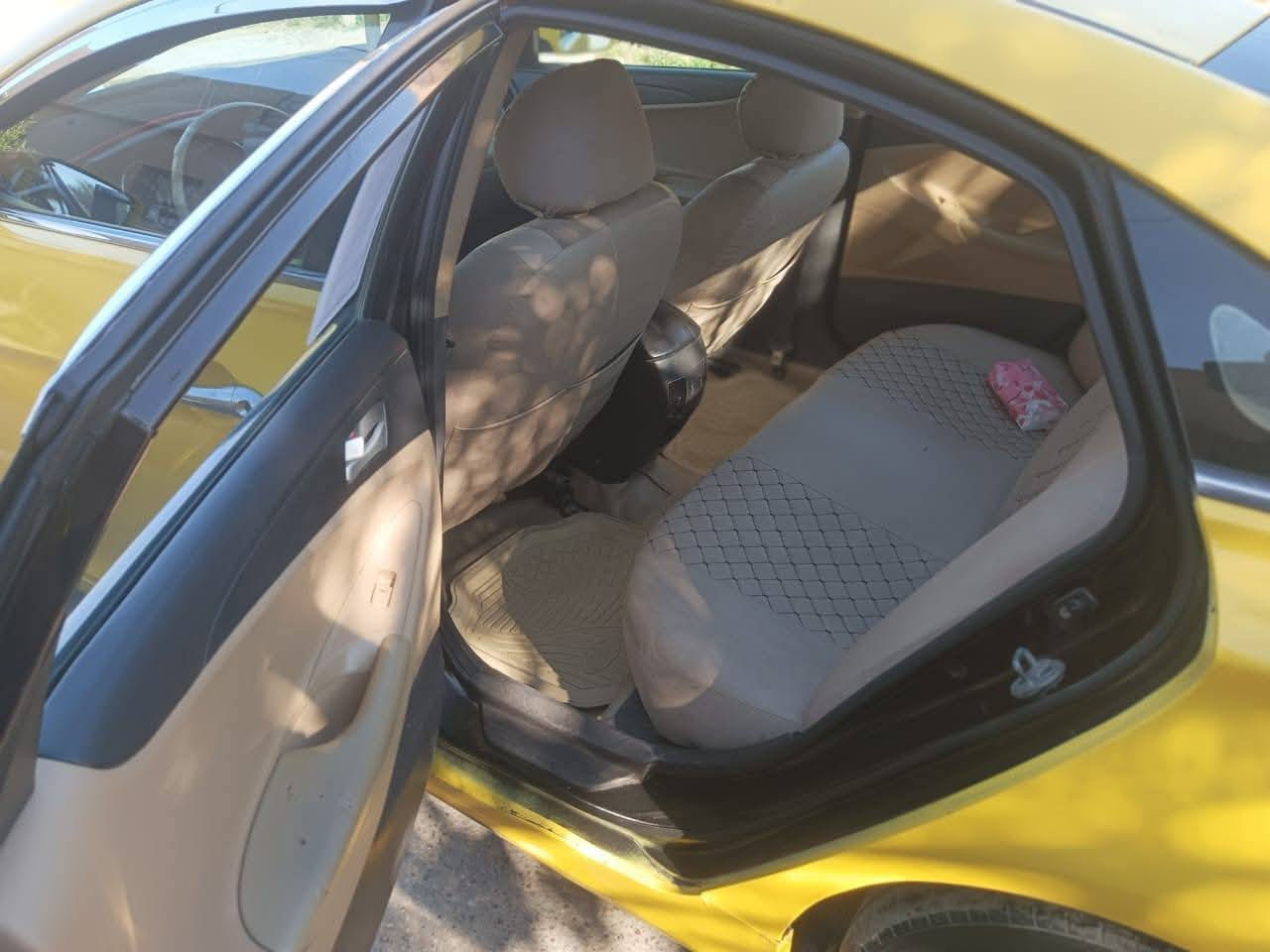 السلام عليكم سوناتاللبيع موديل 2011خليجي محرك 2400دوش المرغوب السيارة وارد خليجي ضرر السيارة جاملغ وبنيد رقم السيارة نينوى الماني أليف(الدولي)) السيارة جاهزة صدر محرك كير تخم تاير كلة شرط السيارة تاخذه ما تحط عليه ربع السيارة جاهزة من كل نواحيهه
مواصفات السيارة:
1- حساسات خلفية
2- تبريد قطعتين
 3-دوشمة ارضية جلد
4- تحكمات ستيرن
5- شاشة وكامرة خلفية
 6- مري شفط 
7-واشاير بل مري
8- نضام ايكو 
9-مثبت سرعة  
سعر السيارة /97
الاستفسار على الرقم /***********
