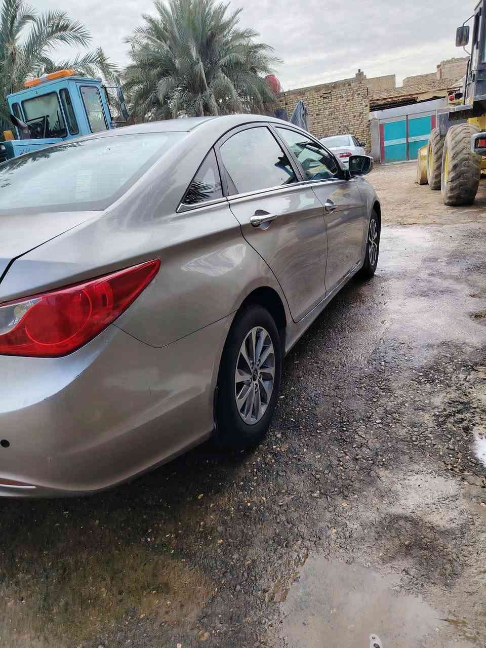 يا الله سوناتا للبيع المكينه 2400دوش بيها جراد قليل مواصفات مري شفط تحكمات ستيرن شفتات تخم تاير حداديه جديده سياره مامتعوبه نضيفه مال بيت ستخدام شخصي تبريد ثلج عنوان الديوانية رقم الهاتف *********** السعر$100 وبيها مجال بسيط
