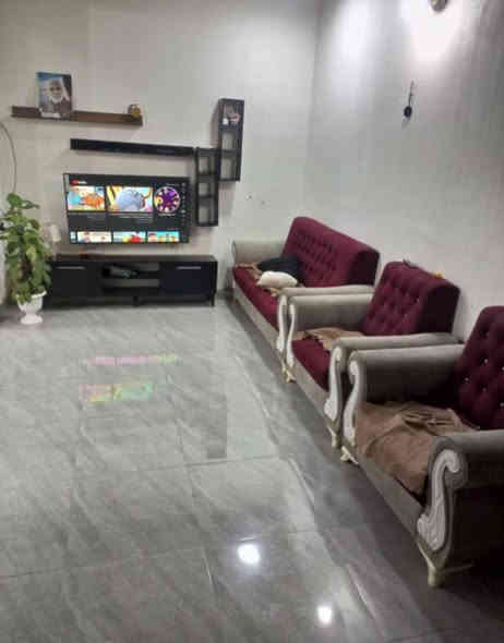 سلام عليكم بيت طابقين مساحة 180 متر البيت يحتوي عله ستقبال وصاله ومطبخ وغرفة 
الطابق الثاني يحتوي عله غرفتين المكان قرب جامعة بابل قرب بكر ابن علي يبعد عنة ٥٠ متر 
***********
