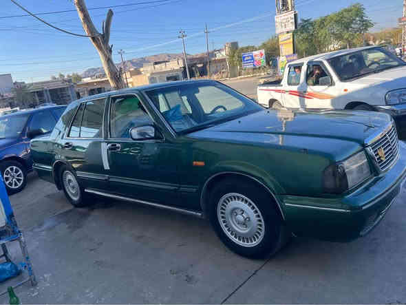 *********** یان ***********

سدریک ٢٠٠١ رەقەم سلئمانی 
سەنەوی تازە بەسەرجوە
گئر مەکینە ئەکسل تبرید توندوتۆلی بەشەرت دە فیتەر
پئشو پشتی چەکوشی پئوەنیە هیچ هیچ دەعامی نیە 
کارەبایی دارو بەرد ئیشەکات 
سەیارەکە لەسەر دەقی شەریکە ماوە 
خوار هەموو بازار دەفرۆشم ٣٨ و مەجال 
مشتەری نی سەرمان مەهئشئنە 
بەشەرت تەحویل براوە خرامە لەتەقتەق كويسينجاك
