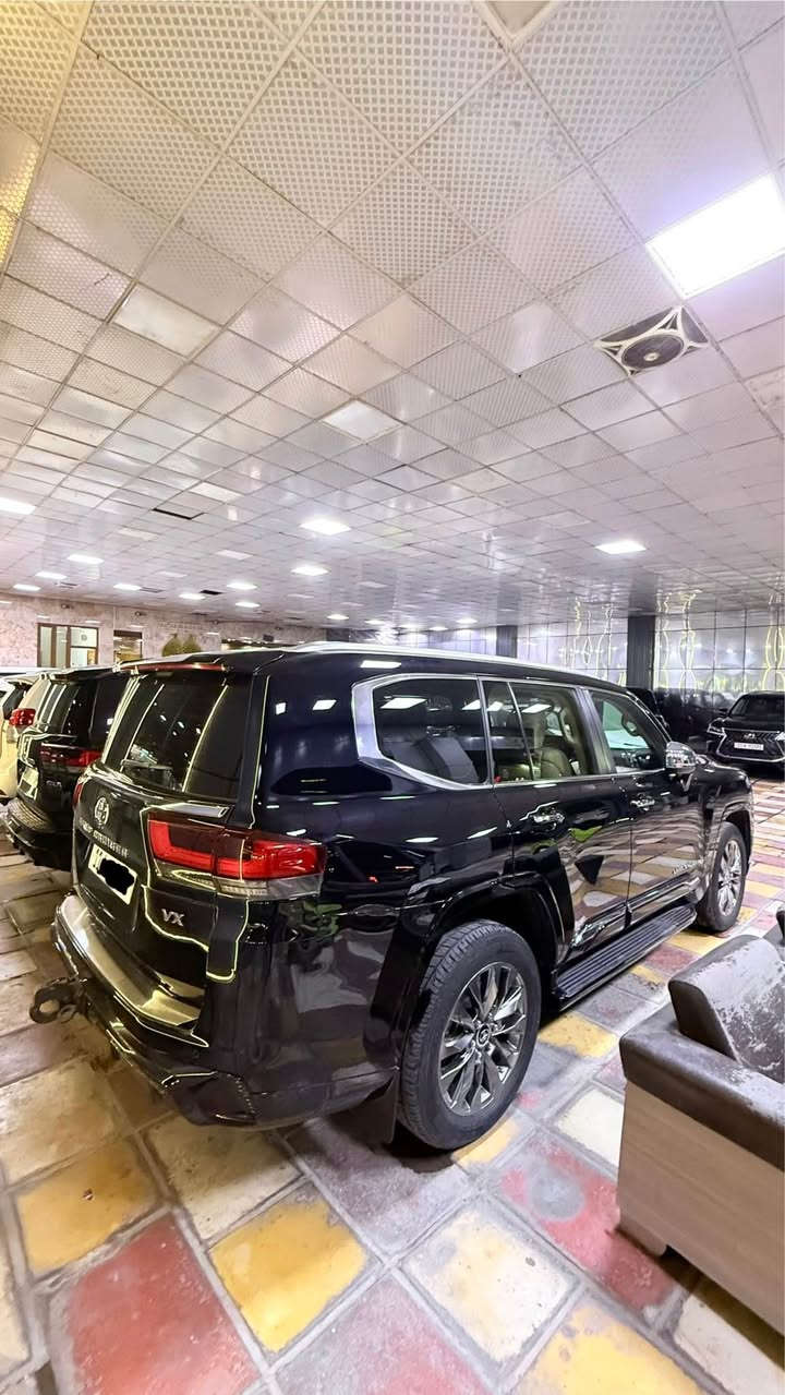السلام عليكم 
لاندكروز 2024 VX LIMITED خليجي 
محرك 4.000
ماشية 44.000km 
رقم بغداد الجديد بسمي
اللون اسود 
داخل بيجي 
مواصفات الـVX معروفه فول 1/1
(سياره بيها مكان بارد بسيط و شخط مصلح PDR لباقي كفالة عامة من كلشي مكفولة من تبديل و صبغ و فتح بعدها جديدة ♥️
مكان السيارة بغداد) 

السعر: 735ورقة سعر بلاش بلنسبة لموصفات ل VX 🔥
*********** بغداد, العراق

