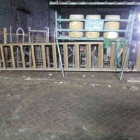 ورحمة الله / درج خشب تسكام خمسه متر درجه اولى للبيع استخدام شهر فقط ٠٧...