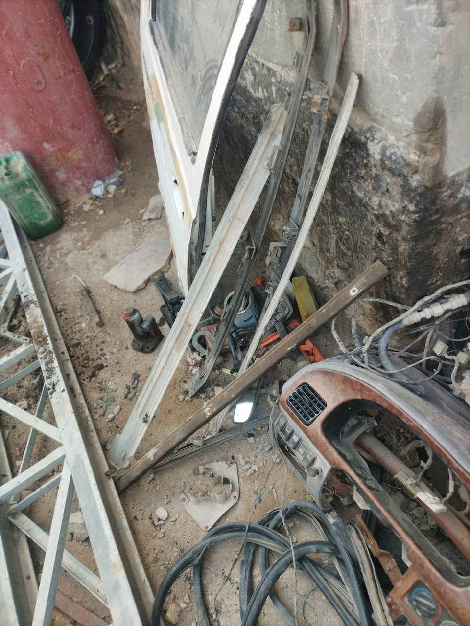 غراض بريجو ومنغوليا حله قرب معمل غاز نادر حسينيه مصطفئ.  كير جديد. سعره خاص. ***********
