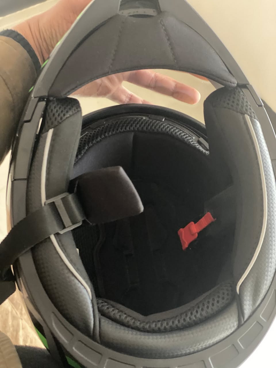 خوذة دراجة اصلية وتحتوي على مايك السعر ٥٠ الف قفل مشتريها ب٧٥ قبل اربع ايام بس توازيت على فلوسها 

تجي تفحص وتشوف بعينك // مكاني كربلاء المقدسة 
الرقم// ***********
