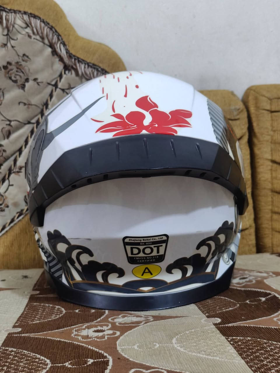 خوذه فك ثابت مو قلاب السعر ب65وبيها مجال قليل   ​الموديل (الموديل المكتوب): تحمل الرمز BK-800، وشعارها المختصر BK يظهر في مقدمة الخوذة في الصورة "15508.jpg".
معايير السلامة والأمان
​شهادة الـ DOT: الخوذة تحمل ملصق اعتماد DOT (FMVSS NO.218 CERTIFIED) في الصورة "15512.jpg". هذا يعني أنها تلبي معايير السلامة الأساسية المطلوبة من وزارة النقل الأمريكية للمرور على الطرقات، وهي ميزة جيدة لحمايتك في حالات الاصطدام.
خوذةZhejiang Bokai Co., Ltd 
عنواني ديوانية جمهوري شارع سالم وعندي توصيل لجميع المحافظات العراق
خوذه فك ثابت مو قلاب السعر ب65وبيها مجال قليل   ​الموديل (الموديل المكتوب): تحمل الرمز BK-800، وشعارها المختصر BK يظهر في مقدمة الخوذة في الصورة "15508.jpg".


**إذا كنت صاحب هذا الإعلان وتريد حذفه لأي سبب، رجاءا أرسل رسالة إلى الدعم الفني**