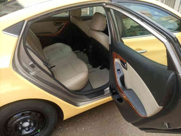 السلام عليكم 
النترا مضلع ٢٠١٦ أمريكي 
فول مواصفات ١/١ 
فتحه بصمه 
كشن هيتر 
أشاير  بالمري 
تحكم سترين 
محرك ١٨٠٠ دوش 
السياره بدون قطعه مبدله ليبل واحد 
حادثه بالحافه مال بنيد نفسه مصلح العنوان بغداد البلديات 
السعر ١١٧ الرقم ***********
