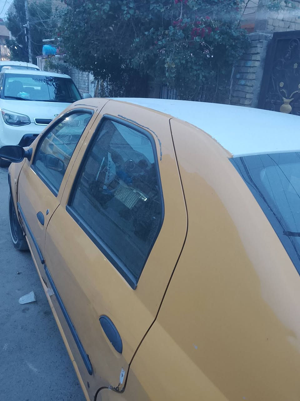 السلام عليكم رينو لوكان 2009كير مكينه خير من الله دواخل السيارة حلو صدرهه نعمه مرتب كل جديد شادة كشرهه بي خياسات بس نصبتهه حلوة تجي وتشوف وبلعافيه ع الياخذهه سعرهه 15ورقه  وبيهه مجال بسيط صافي عليهه غرامات 800وهيئه 300 سيارة ب أسمي تحويل ثاني يوم واتساب***********
