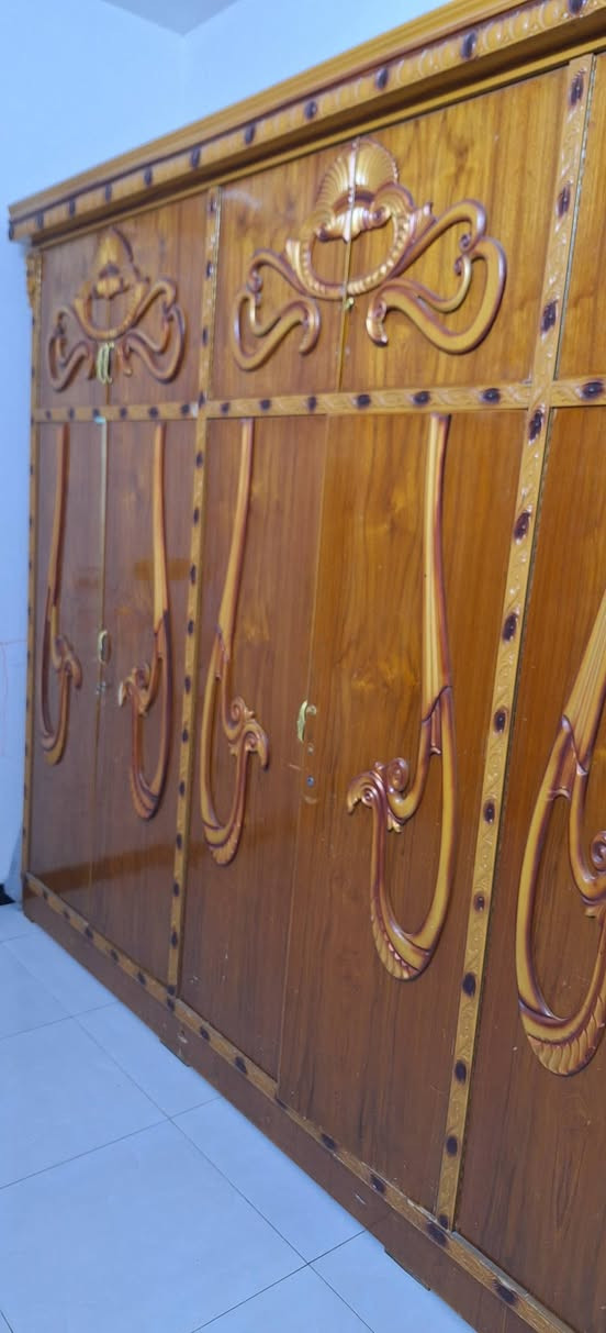 السلام عليكم متوفر كنتور وصومية جرباية الكنتور عرض ٣٣٠سم وارتفاع ٢٦٠سم مالت الجرباية متر ونص عرض وطول مترين مكاني البنوك ***********
