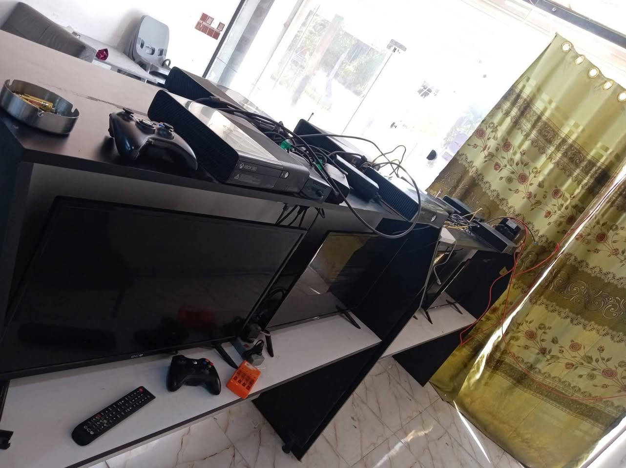 إكس بوكس 360 
بلازمات احجام مختلفة


**إذا كنت صاحب هذا الإعلان وتريد حذفه لأي سبب، رجاءا أرسل رسالة إلى الدعم الفني**