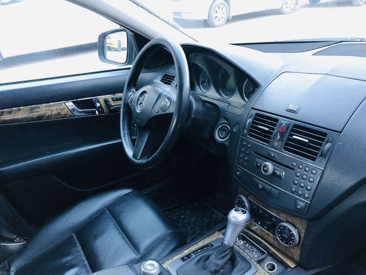 للبيع  موديل 2009 
السعر 90 ورقة 
للتواصل ***********
