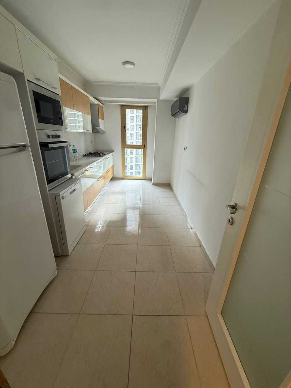 للبيع او للإيجار 

.شقة مؤثثة 

.مؤثث 

.سعر الايجار 

.مكانها اربيل 
مجمع رؤيا تاورز 

.غرفة 3 
.صالة
.مطبخ 
.حمام 3 
.طابق 29
.مساحه "٢٢٠م
.واجه داخلي 

للأستفسار اكثر التواصل واتس اب 
:***********
:***********
