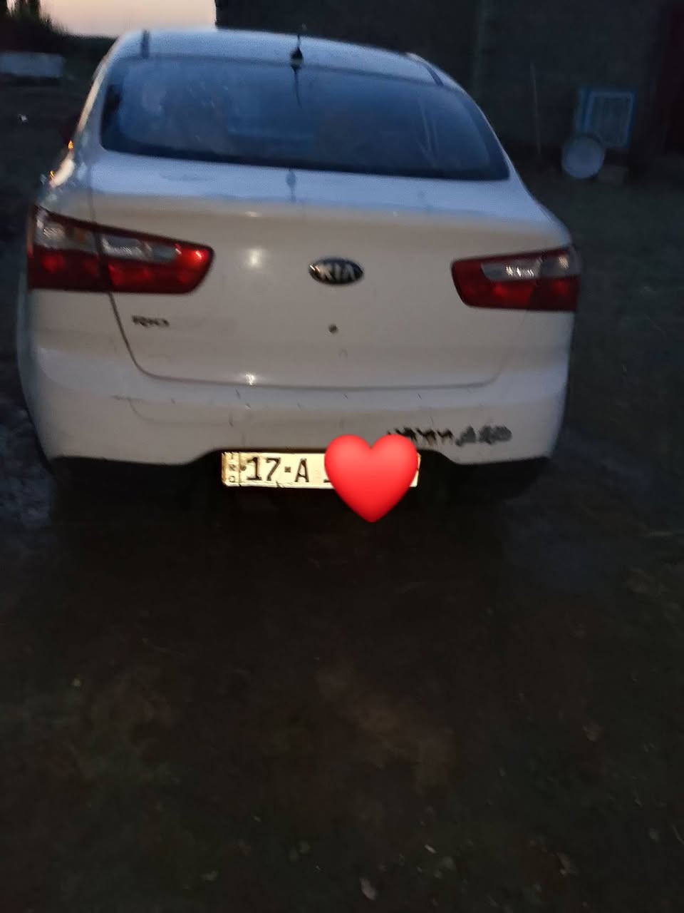 السلام عليكم سياره كيا ريو للبيع موديل 13 محرك 1600 سياره حلوه والسعر 98 وبيها مجال رقم الهاتف ***********
