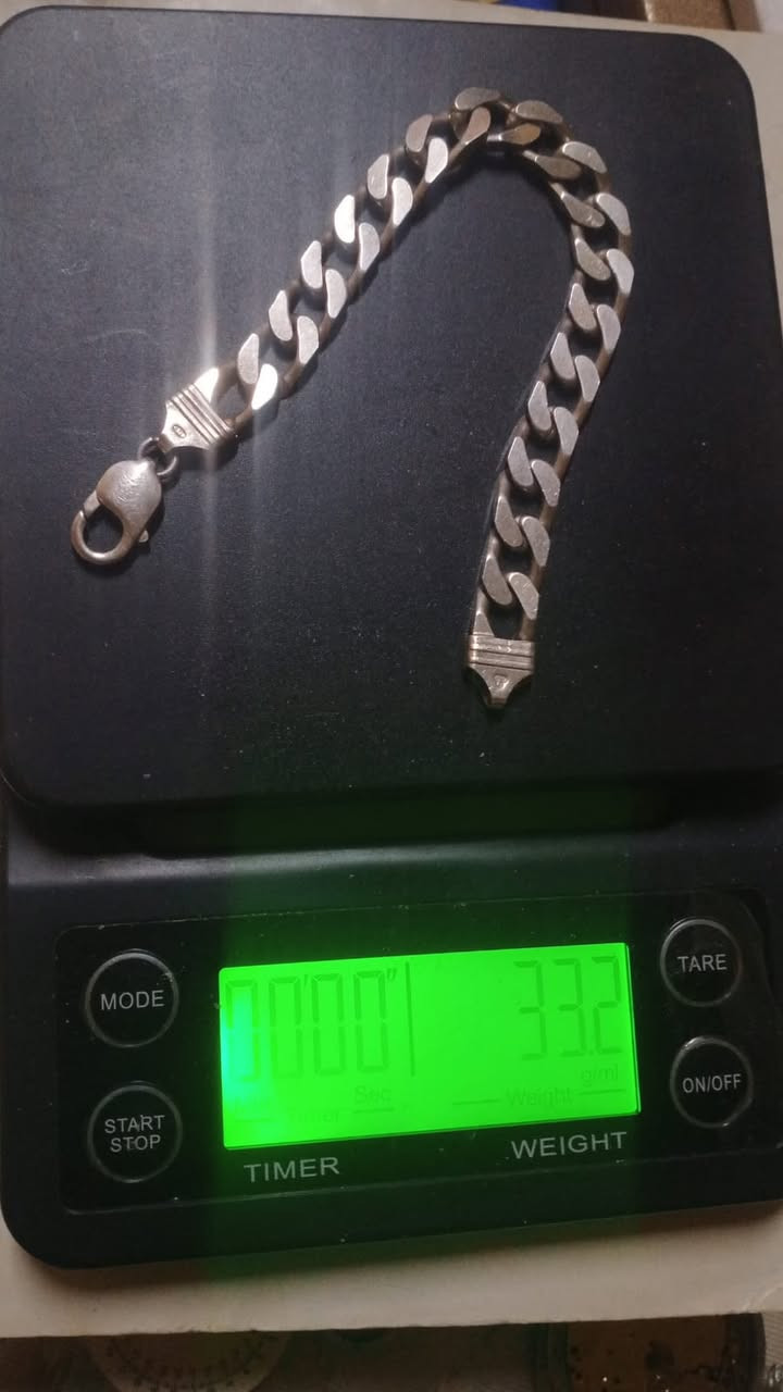 سوار فضة كارتير 925 - غير مستعمل- الوزن 33.2 غرام - السعر 130 الف مع التوصيل (سعر الغرام 3750)


**إذا كنت صاحب هذا الإعلان وتريد حذفه لأي سبب، رجاءا أرسل رسالة إلى الدعم الفني**