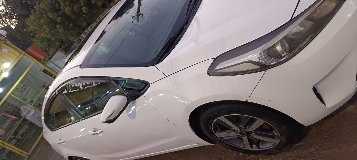 السلام عليكم سيراتو  2017 خليجي
السياره بيها باردات بدون تبديل. وصبغ على قياس لوحة الرقم الخلفي فقط   والباقي مكفول من الصبغ والتبديل 

رقم اربيل القديم بأسم الشركة
( حدادية + اطارات + باتري.. كله جديد قبل اسبوع مبدلهن.) 

مكينة 2000 دوش 

فتحة سقف سلايد 

تحكم ستيرن 

شاشة بالمراية

 كاميرا   خلفي 

حاكية و بلوتوث

حساس خلفي

لد نهاري أمامي 

ويل كب كروم 

مري جانبية كهرباء + اشاير 

نظام ABS

العنوان النجف

الشراي يتصل ***********

السعر 135 بيهً مجال بسيط
