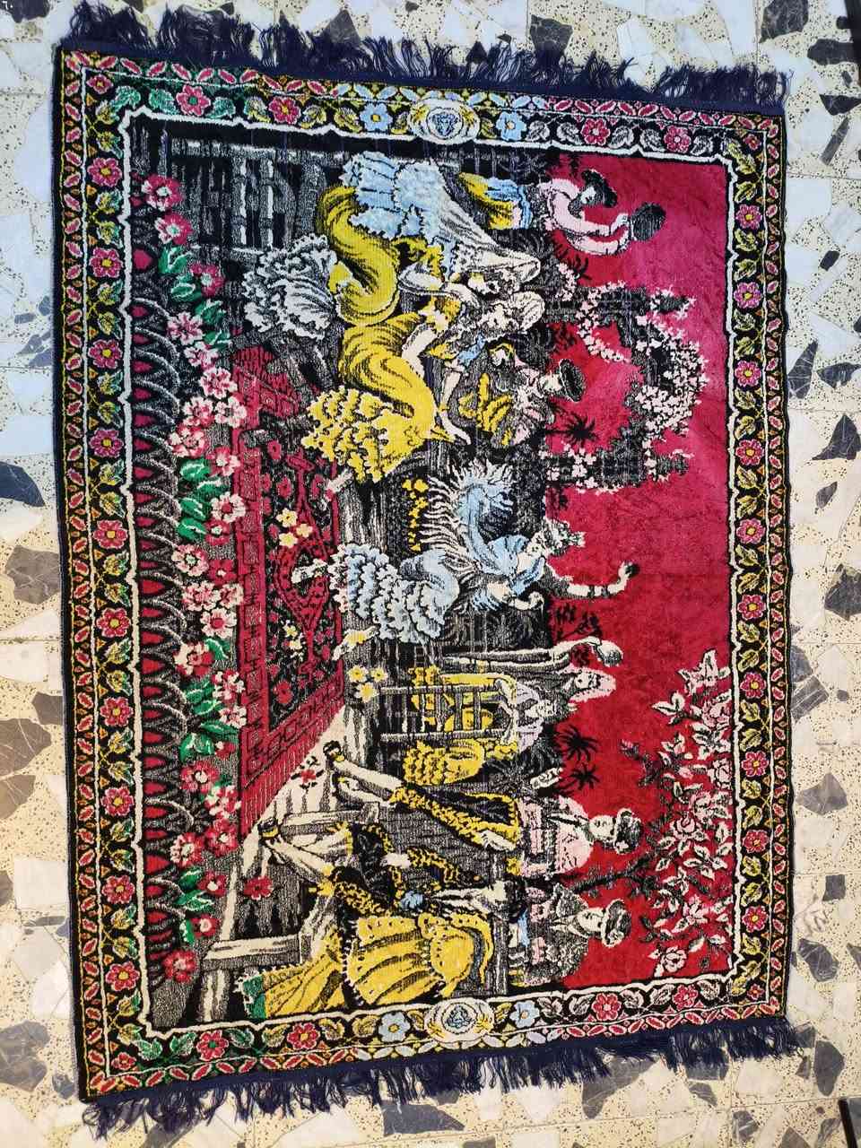 انتيكات وتحفيات للبيع مكاني بغداد *********** يوجد توصيل
