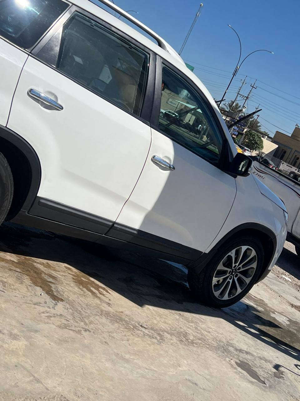 السلام عليكم
سورنتو 2013 شكل ال 14 
بيها جاملغ و باب الصدر صبغ 
و بيها جاملغ خلفي السائق و باب خلف السائق 
يعني 4 قطع صبغ و ربع البنيد 
السياره خليجيه مكينه 3600 سته 
مواصفات الخليجي فول عدا البصمه 
***********

كربلاء الگنطره البيضه 

بانوراما 
تحكمات ستيرن 
مري شفط 
شاشه كامره 
كرسي كهرباء 
اوكس يو اس بي 
حساس امامي 
حساس خلفي 
اناره داخليه 
3 قطع تبريد 
7 راكب 
ثلاث وضعيات قياده 
مانع انزلاق 
نضام ايكو لتقليل صرف 
السياره اربيل راعيها كربلاء
