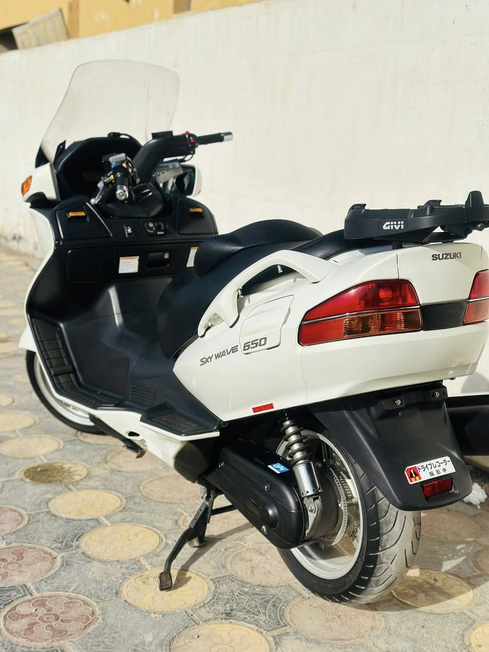 من رخصه الادمن
سكاي ويف 650 فول مواصفات واحد عله واحد موديل 2012 شاشه حمره ماشيه 28 حقيقي مكان الدراجه واسط / كوت للاستفسار الاتصال عله *********** الدراجه كفاله عامه من كلشي كير ومكينه وكفر
