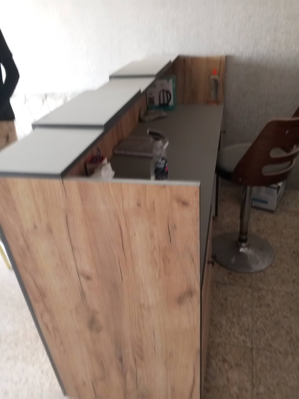 ميز مكتبي ربسشن تفصال تركي ثقيل مترتين ورتفاع 170 وجرارات ودولايب عدد 2 منفصله عنوان نجف *********** سعر 325وبي مجال
