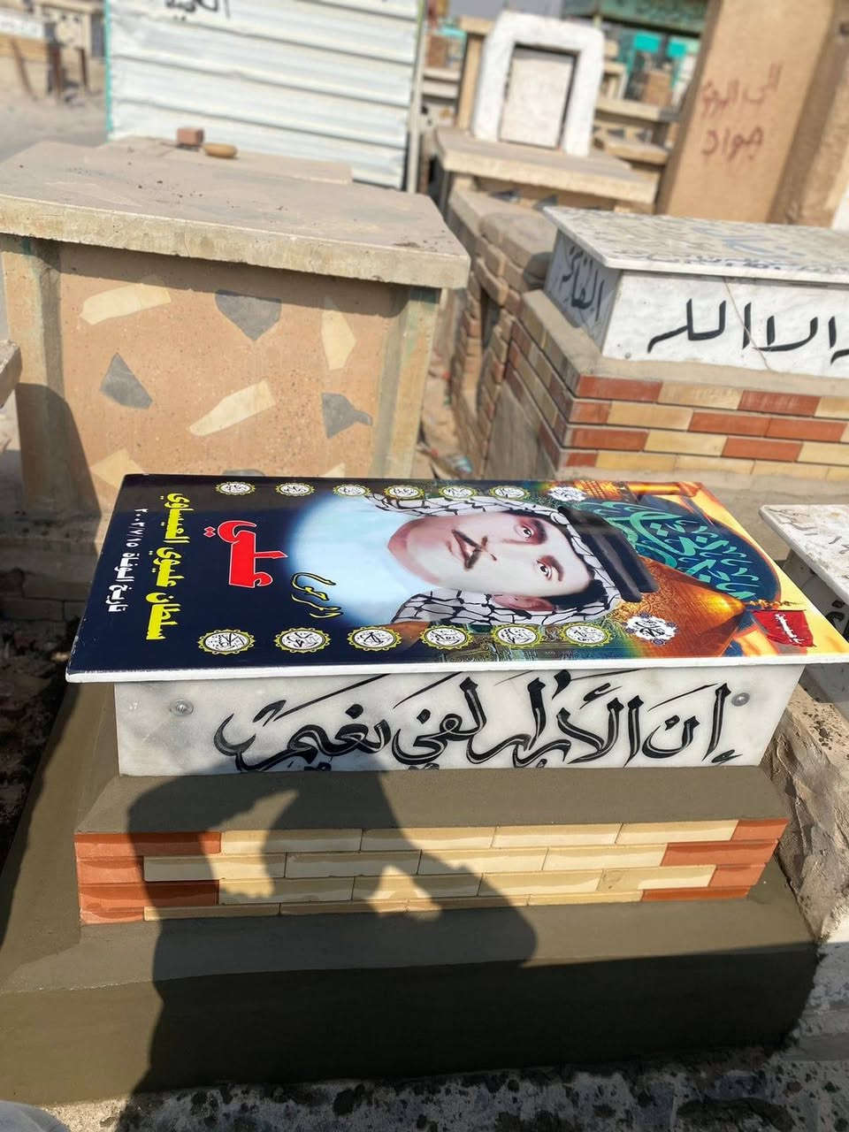 اسلام عليكم  ،،ترميم القبور وطبع الصور به اجود الانواع يعلن  عن ترميم القبور وطباعة  الصور الحراريه وبأنسب الاسعار وعمل القمريات الكيسبان والجينكو تطبيك المقرنص والكاشي  عمل درجه اولا يوجد لدينا دفن في جميع المقبر وبسعر مناسب للتواصل مراسله الرقم وتساب ***********. ***********
