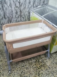 للبيع اغراض  سرير طفل وكرسي هزاز بغداد حي الخضراء حي الخضراء  واتساب 0...