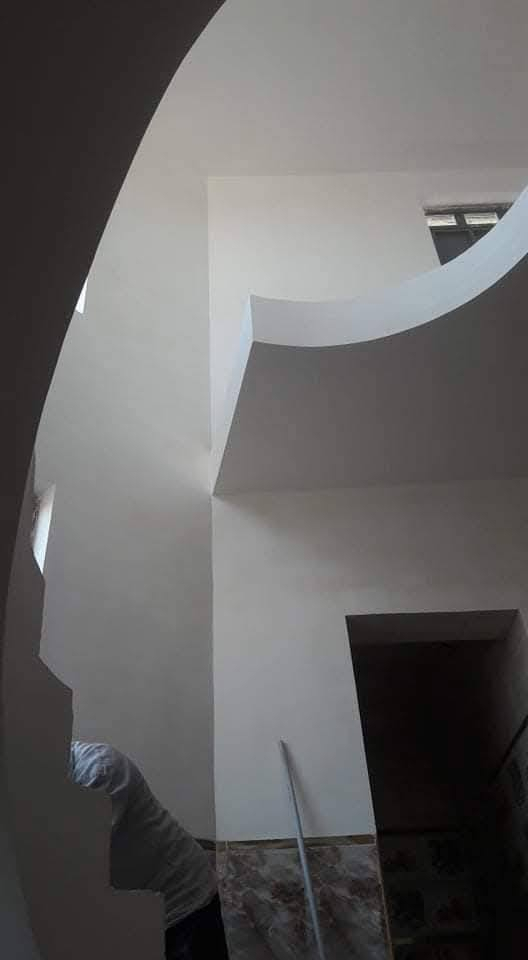 خلفه بياض متفرغ. جص وبورك***********
