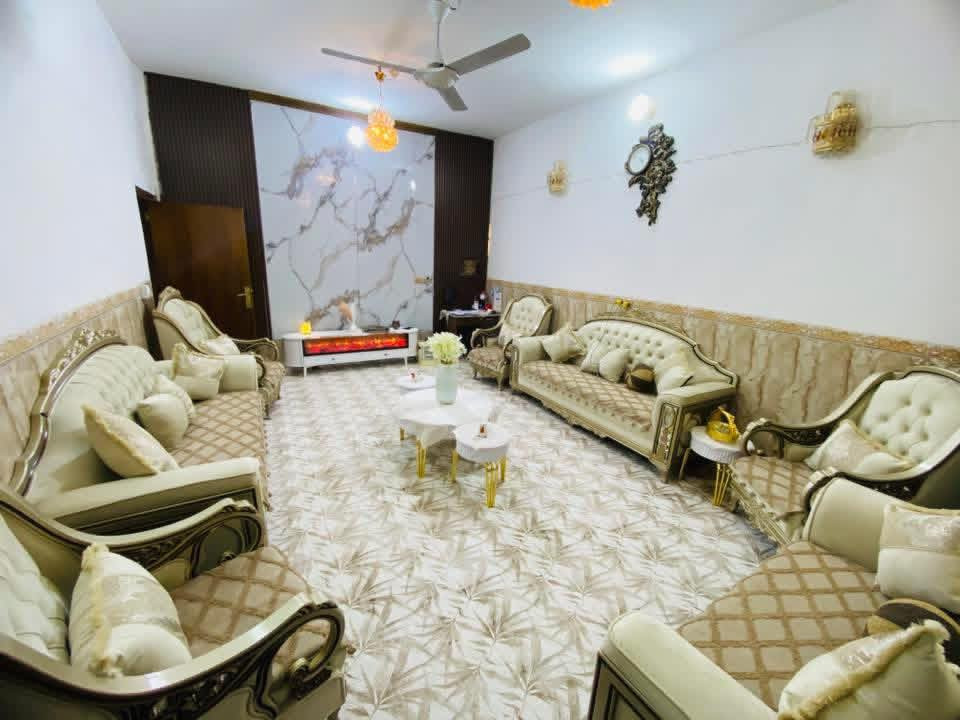 بسم الله بيت للبيع المكان بعقوبة الكاطون ‏مربع أبو رباح قرب حسن ابو الگاز المساحة 200 متر الواجهة 10 النزال 20  طابو صرف باسمي سنة البناء 2018 يحتوي البيت 🏠 على  گراج وحديقه واستقبال ومطبخ حار وبارد وهول وغرفتان نوم 🛌 وصحيات خارجية وداخلية .
للتواصل على الرقم *********** متواجد خاص
