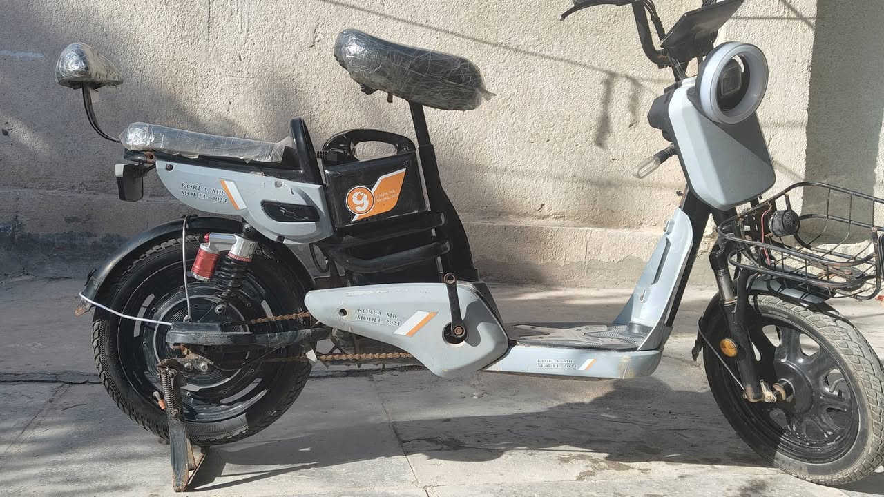 دراجة شحن نضيفه للبيع بسعر مناسب فقط بطاريات هابطه ***********
