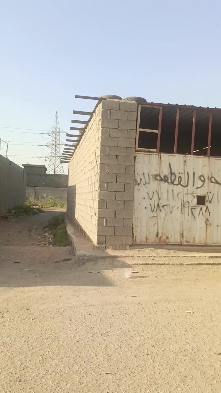 قطعه مساحه ٣٠٠ (سعر ٤٣) 
واجهه 10 / نزال 30 
بيهه قاعه جبيره صح الإيجار أو مشروع بغداد جسر ديالى الكرغوليه سايد واحد خلف جامع الإمام علي الانتصال ***********
