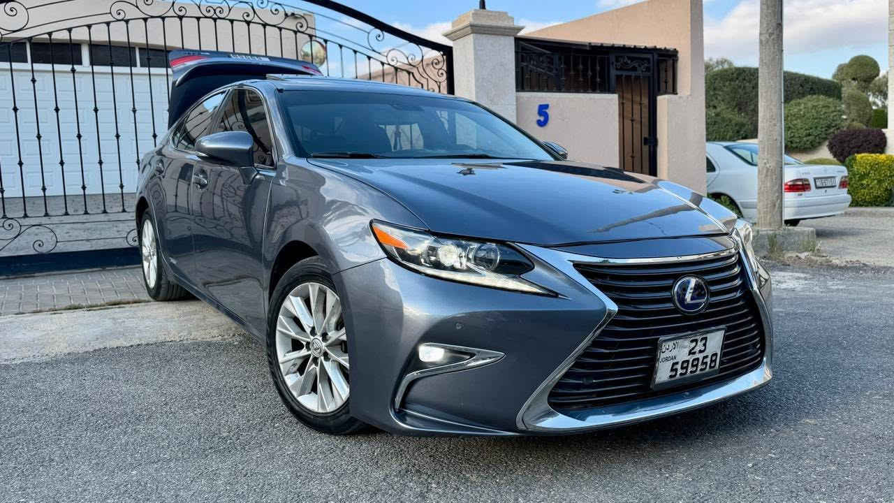 بسم الله الرحمن الرحيم
للاستفسار 
0781660719
السعر 13900
LexusES300h فل كامل 
اللون: فيراني
العداد: 114 ميل 
الحالة: ممتازة جدًا - لا تحتاج أي شيء وصيانة كامله بالمركزية

المواصفات:
محرك هايبرد اقتصادي 2500cc بقوة 200 حصان
إجمالية
جير CVT ناعم
دخول وتشغيل بصمة
كراسي جلد كهرباء مع دعم قطنية
تبريد وتسخين مقاعد أمامية وتسخين مقاعد خلفيه
فتحة سقف
مسجل شاشه +ماوس 
شبابيك  كهرباء ا
+ بلوتوث + AUX + USB

موديل 2013 محدثه 2016
Lexus Premiumنظام صوت
كاميرا خلفية + حساسات خلفية
نحكم مقود كهربائي مع أزرار تحكم
مثبت سرعة
DRL نهاري + LED إنارة
نظام توفير الوقود ECO ونظام Sport
مراتب خلفية واسعة مع فتحات تكييف وتكييف منفصل
مرايا جانبية كهرباء
مانع تجاوز 
تحديد مسرب 
مرخصه ومؤمنه لشهر ١٢
صيانة دورية منتظمة
زجاج double glass لعزل افضل
تحكم ستيرنج. 

 والسياره بالصلاة عالنبي مش ناقصها اشي نظيفه جدا

السعر 13900

فحص السياره 
امامي يمين ضربه ع الراس 
امامي شمال جيددددد 
خلفي يمين جيدددد 
خلفي شمال جيددددد 
للاستفسار 0781660719


**إذا كنت صاحب هذا الإعلان وتريد حذفه لأي سبب، رجاءا أرسل رسالة إلى الدعم الفني**