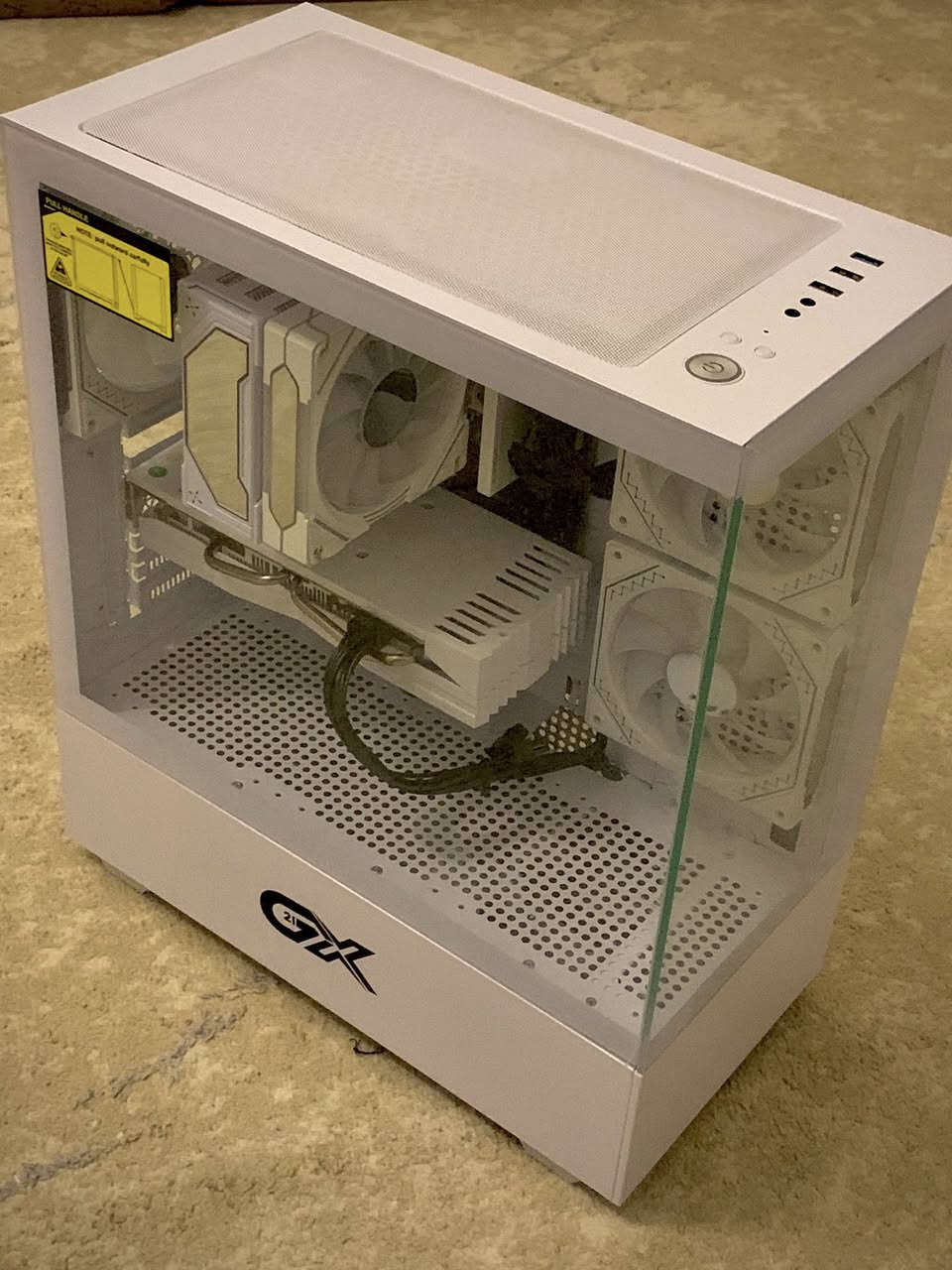 Pc جديد للبيع
‏CPU:R5 7500F
CPU Cooler Mass MA400
‏M.B: MSI PRO A620M-E
‏Ram:16GB DDR5 5200 MHZ 
Storage1/128 M.2 samsung
PSU: 600w MSI 80plus
‏Case: GX2 ابيضّ

ملاحظة ((التجميعة من دون كارت شاشة إذا تحب تضيف كارت شاشة عليهة فماكو مشكلة ))

التجميعة جديدة وليست مستعمل 👍🏻
التجميعة كلش حلو و مرتبة و كاملة 💯
يجي وياهو win11 هو والتعاريف والبرامج الأساسية كامل وهمين كم لعبة إذا تحب اضيفلك وياهة ❤️‍🔥
واتشغل احدث واقوى الألعاب ⚡️
واني مسوي اختبار للعبتين متطلبات
 وهمين كراتين التجميعة كلهة موجدة وياهة 
((السعر 850 الف)) وبيهة مجال للشراي
متوفر توصيل 🚚


**إذا كنت صاحب هذا الإعلان وتريد حذفه لأي سبب، رجاءا أرسل رسالة إلى الدعم الفني**