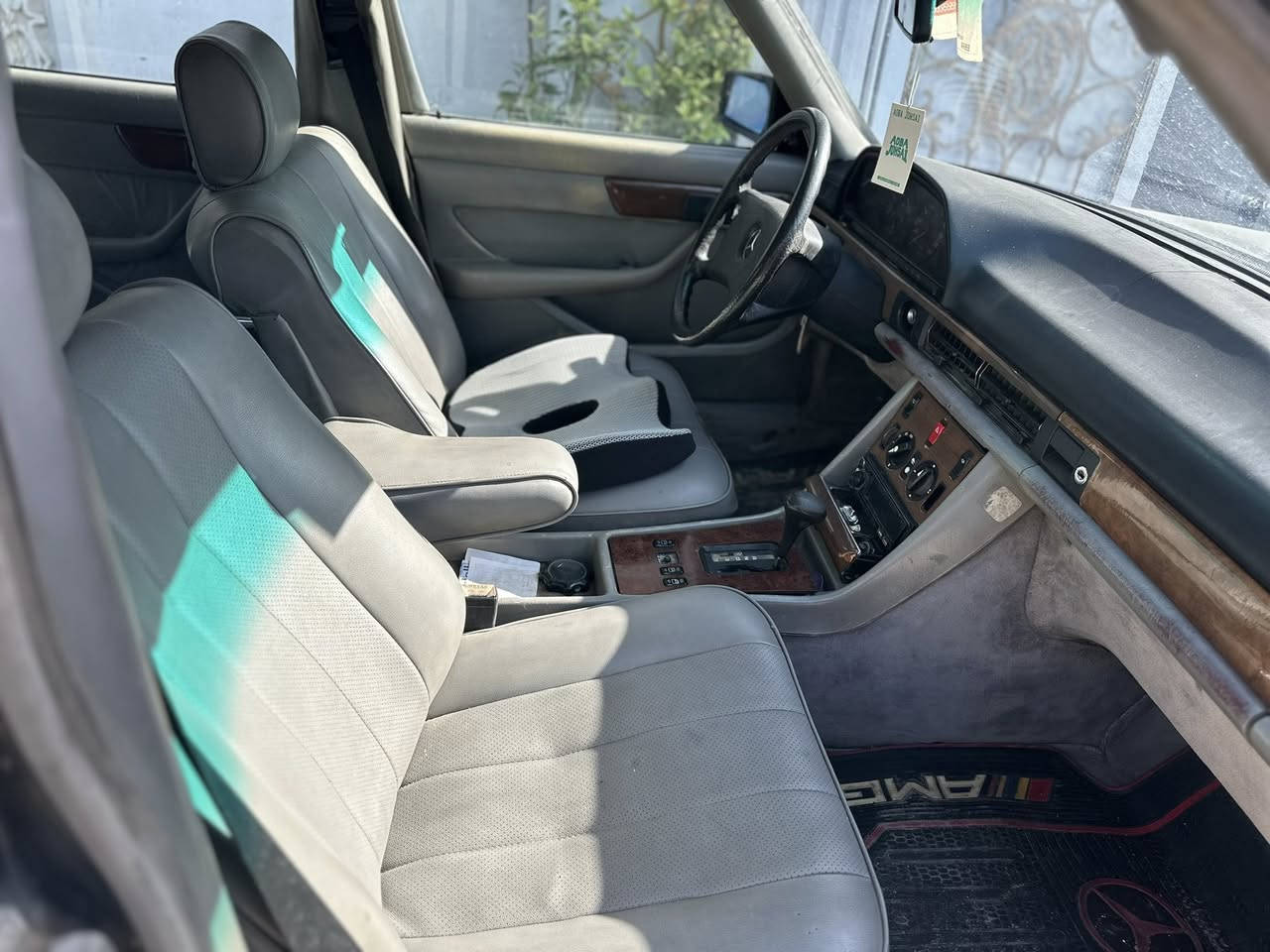 مارسيدس رئاسي موديل 1986
كير ومكينه بلاد تبريد شغال  السعر ٧٠وبيه مجال 
للتواصل ***********
