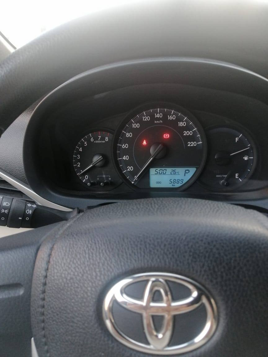 للبيع تيوتا يارس موديل ٢٠١٩ لون مشمشي جديدة بمعنى الكلمة ماشية ٦ ألف كيلو مضمومة وصيانة بالشركة مبدل دهن ٦ مرات ومكتوب بالكتيب الصيانه للسيارة كشر نظيف مكفوله محرك وكير وكشر بدون صبغ ولا تبديل ولا بارد محرك ١٥٠٠ تخم تاير جديد مال الشركة ياباني والسبير مانازل والكتابة عليه مامستعمل، شاشة وكامرة خلفيه وكامرة امامية عمل  لتسجيل الحوادث والطريق حساسات أمامي وخلفي مري نطوي وتفتح بدكمة الجام كهرباء وجامة السايق اوتوماتك مساحات أمامي خلفي لأنها تعتبر عالية سيارة نظيفة وماكو اختها والي يدور نظيف واخت الزيرو لا فوتها.الرقم ***********
