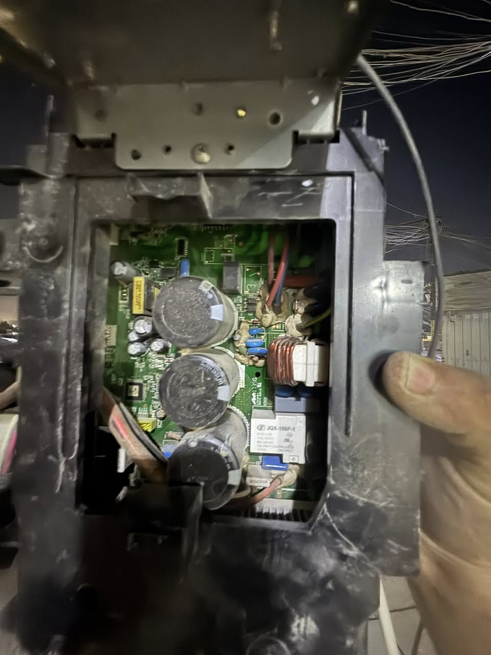 بشـرى سـارة لأصحاب الورش والمواطنين! 🚨
كل حلول الإنفيرتر (Inverter) صارت بمكان واحد يم "ورشة التقني"! 😎🔧
تعبت من التدوير على القطع الأصلية؟ ورشة التقني توفرلك كل اللي تحتاجه وبأسعار تنافسية ما تلقى مثلهة بالسوق:
 كارتات إنفيرتر أصلية لجميع الماركات العالمية:
⚡ (LG - TOSOT - GREE - Hisense - Midea) وغيرها..
 ماطورات (كمبريسورات) إنفيرتر بجميع الأحجام والسعات:
⚡ (1 طن / 1.5 طن / 2 طن / 3 طن)
✨ التميز مالتنا: كل القطع مجهزة مع ضمان حقيقي ومكفول! 🤝
🚚 خدمة التوصيل: متوفرة لجميع محافظات العراق العزيزة.
📍 العنوان: بغداد - حي أور - قرب جامع الفردوس.
📞 للحجز والاستفسار: ***********
