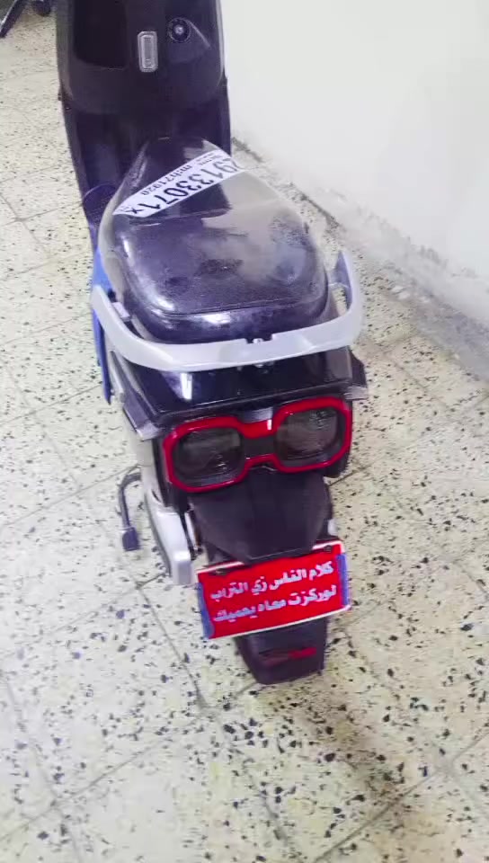 السلام عليكم 
دراجا شحن للبيع 
نضيفا  صارله شهرين 
الستفسار عل رقم الهاتف 
***********
***********
