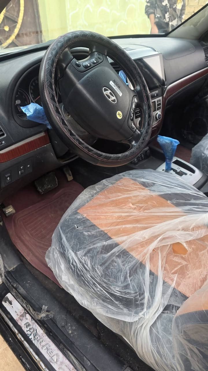 سلام عليكم سنتافي كاز ادوات  موديل 2010 فول سبعه راكب تنته سياره ع اخر حبه جديده سعر 45 وبيه مجال
***********
متوم كامل كصه قماره 
مكاني صلاح الدين الشرقاط
