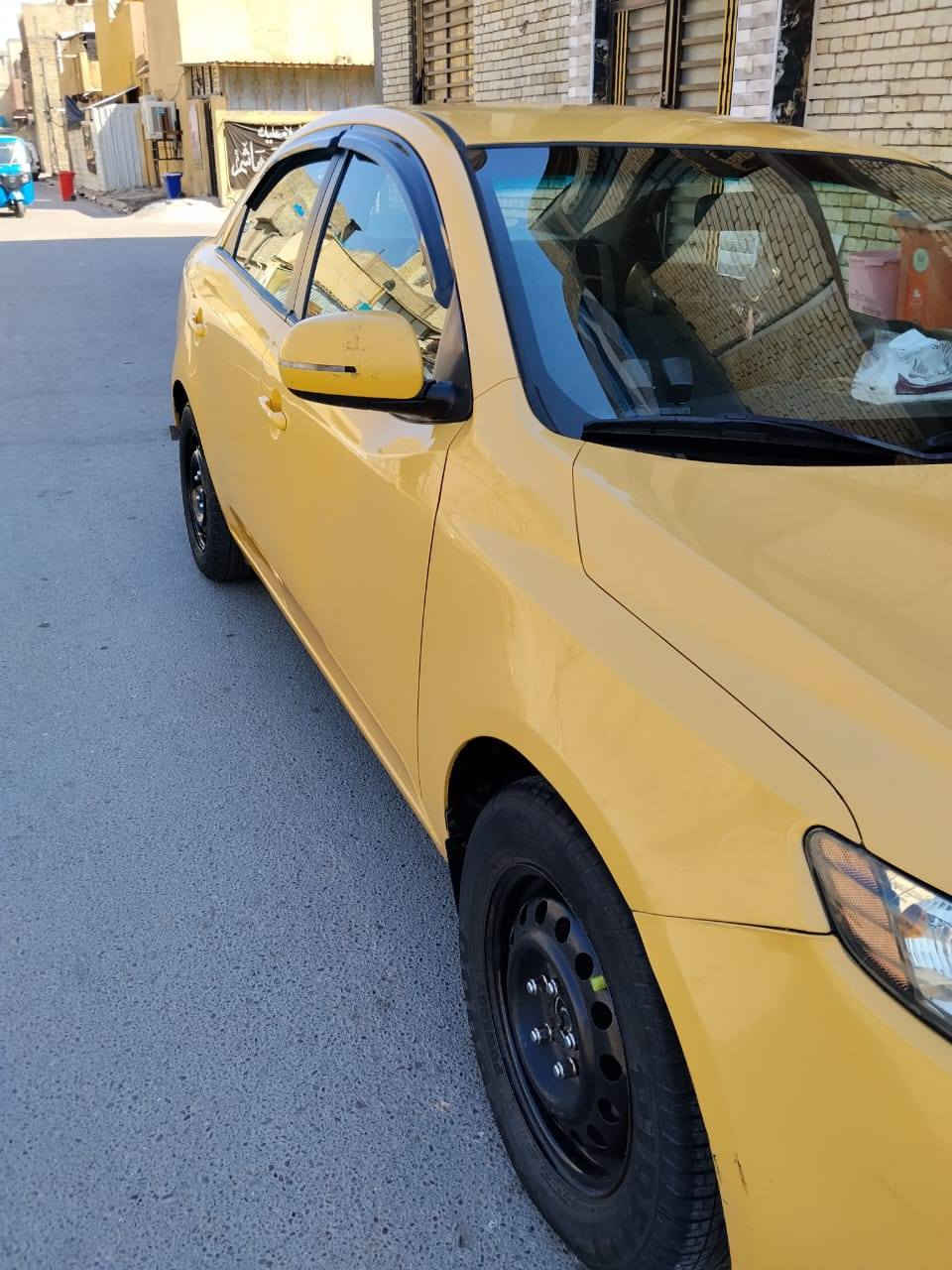 سلام عليكم سياره فورتي موديل ١٣ وارد امريكا حادث طرف البنيد بدون دواخل  السياره كله ليبل واحد 
جديده مكينه 2000 دوش خير من الله  
السعر 93
العنوان بغداد مدينة الصدر 
الرقم ***********
