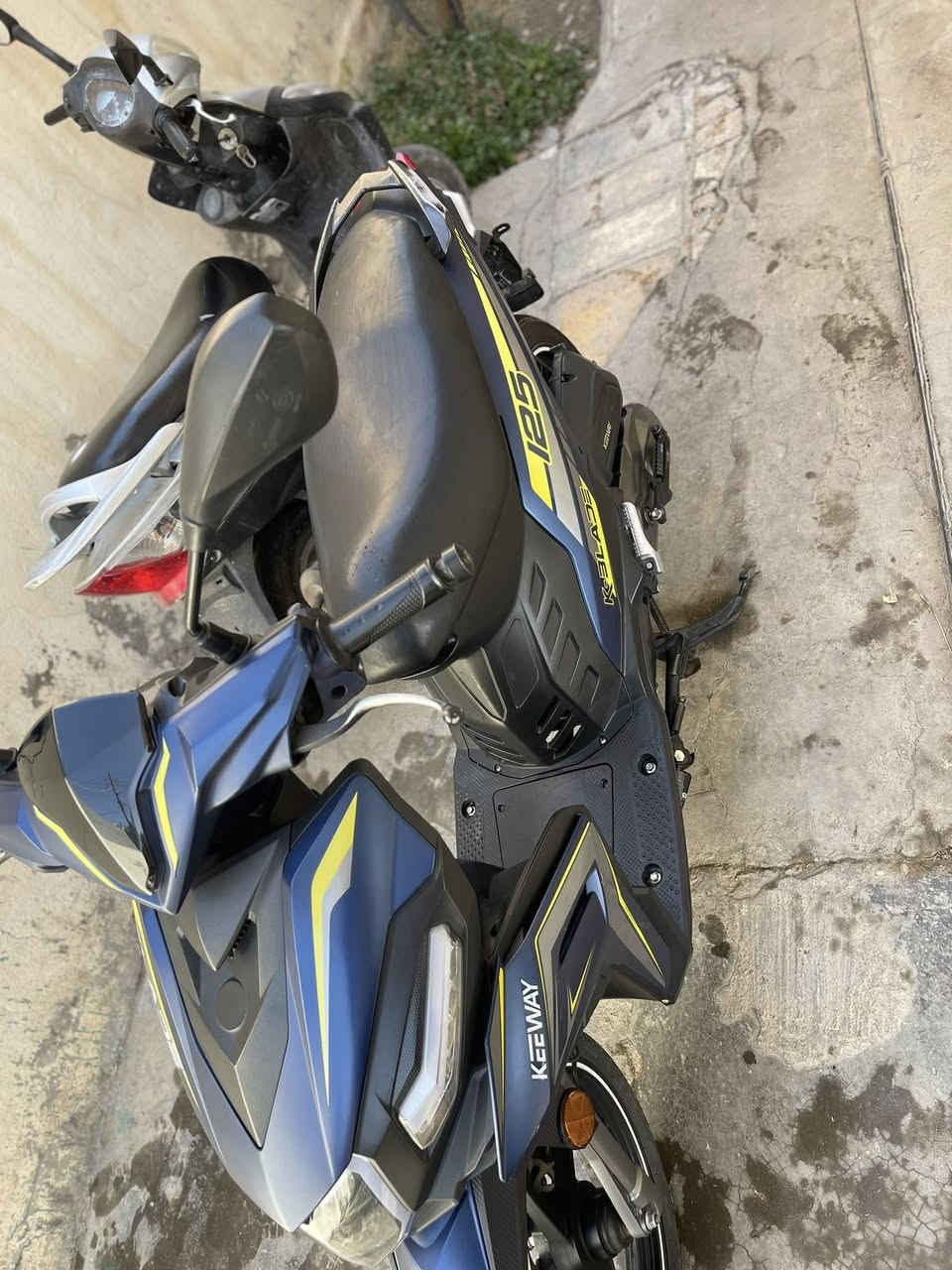 سلام الله ماطور كيواي موديل 2020 مسجل كامل بأسمي دراجه كفاله عامه للبيع السعر مليونً وخمسميه 1500 وبيه مجال 
***********
