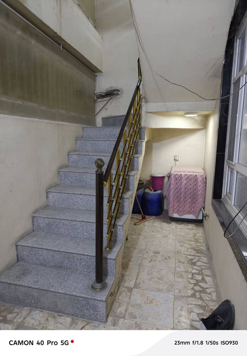 دار للبيع طابو صرف سكني
عباره عن وحدتين سكنيه معزولة تماما  للاستثمار أو سكن 
⛪⛪⛪⛪⛪⛪⛪
مساحة (90) متر 
واجه (6) متر 
نزال (15) متر
عرض الشارع (١٠متر ) 
السعر (310) مليون وبيه مجال 
بناء (2020) 
⛪⛪⛪⛪⛪⛪⛪⛪
يحتوي طابق الأرضي على صاله ومطبخ وخدمات ومنور وغرفة نوم 
طابق ثاني يحتوي على صاله و ثلاث 3غرف نوم ومطبخ ومخزن
وسطح ⛪
⛪⛪⛪⛪⛪🏚️🏚️🏚️🏚️
العنوان اعظميه صليخ الجديده فرع مطعم ابن سمينه ==================== 
يمكنكم إرسال عروضكم العقارية ( اراضي _ دور _ عمارات وكل ما يتعلق بالعقار ) ما عليكم سوى إرسال المعلومات برسالة واذا كان متوفر صور للعقار لعرضها في المكتب وعلى صفحتنا على الفيس والله الموفق
نسبة الدلالية / 1 /بل 100
====================
للاستفسار اكثر تفظل اتصل خاص بدون كتابه مكتب دلالية  للعقار


**إذا كنت صاحب هذا الإعلان وتريد حذفه لأي سبب، رجاءا أرسل رسالة إلى الدعم الفني**