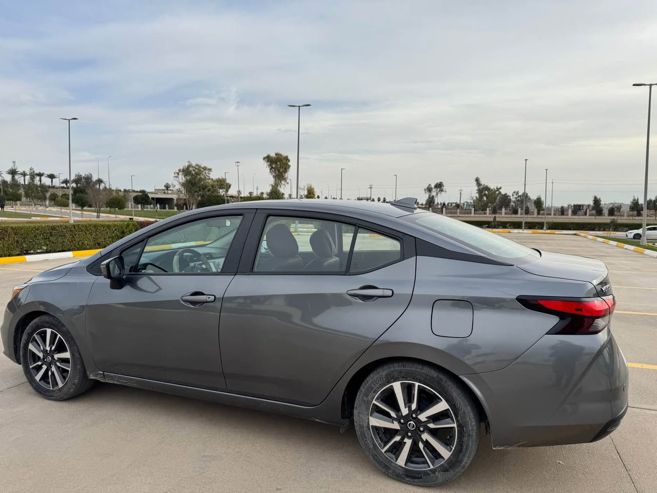 رادار
خه تى جاده ى
به سما
شاشه ئه ليكترؤنى
رادار ئاوينه
سياره كه بى سبوغه 
٧٦ هه زار رؤيشتيه ٤ تاى نووى له سه ره
گيرو مه كينه به شه رته
به ناوى خؤمه هـيچ مه سروفى نيه
0751 165 70 66 أربيل, العراق
