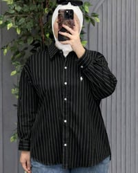 مجموعة أنيقة من القمصان المخططة للنساء، مصنوعة من قماش مريح ومتوفر بعد...