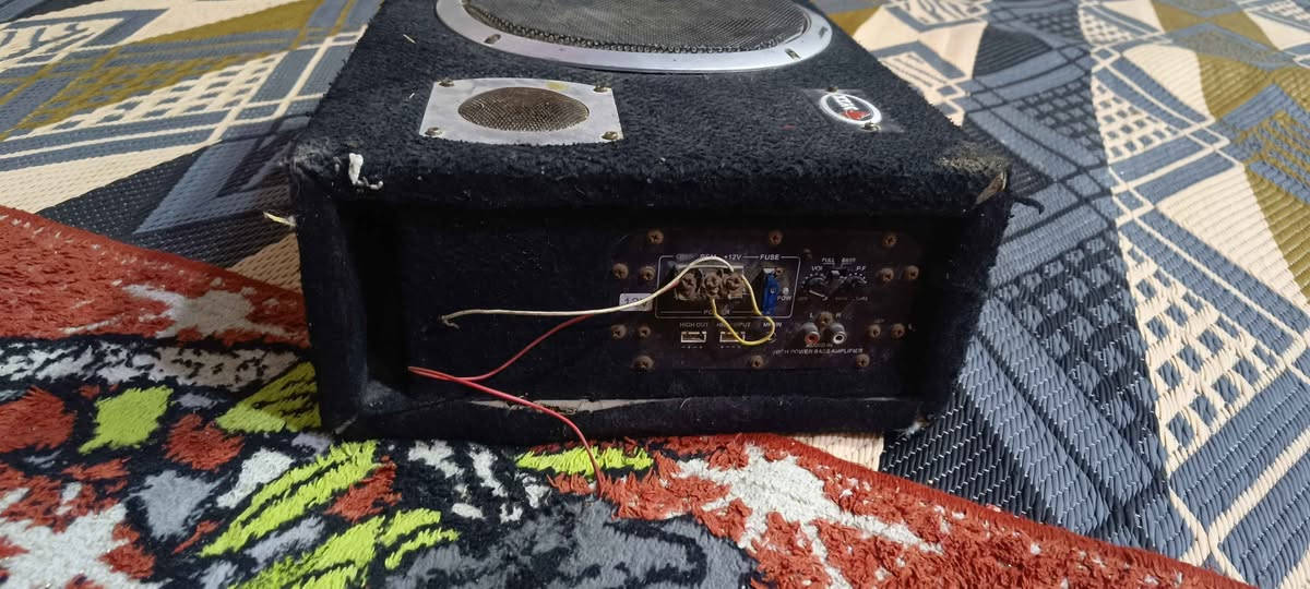 مضخم12vتواصل على رقم *********** حي العسكري العماره عمارة, ميسان
