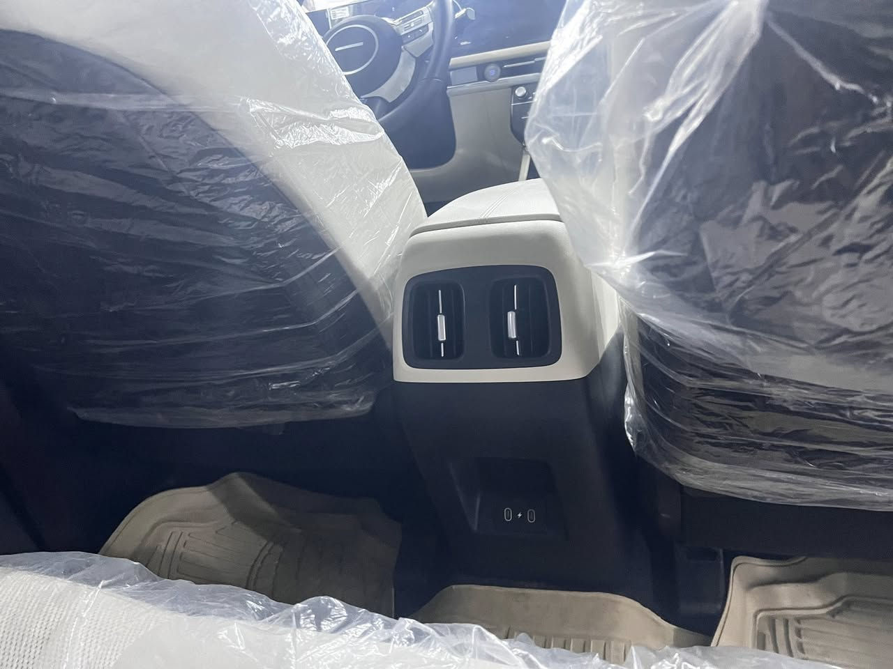 هيونداي توسان 2025 – توكلر | فول مواصفات
📍 النجف الأشرف

✨ سيارة بعدها بحالة الشركة حرفيًا
📘كتلوكاتها والدفاتر كاملة زيرو 
▪️ ماشية 8,000 كم فقط

🌟 المواصفات (فل كامل):
✔️ كشنات جلد كهرباء
✔️ تبريد وتدفئة كشنات
✔️ ذاكرة كشنات
✔️ 3 كاميرات محيطية 360°
✔️ حساسات أمامية وخلفية
✔️ رادار النقطة العمياء
✔️ رادار الخروج عن المسار
✔️ نظام مانع التصادم
✔️ مثبت سرعة ذكي
✔️ تشغيل بصمة
✔️ تشغيل عن بُعد
✔️ شاشة كبيرة + شاشة عدادات رقمية
✔️ جنطة كهرباء
✔️ بردات خلفية
✔️ ستيرن متعدد الوظائف
✔️ شحن لاسلكي
✔️ إضاءة LED كاملة
✔️ جنوط ألمنيوم سبورت
✔️ مرايا كهرباء مع طي
✔️ نظام توفير الوقود
✔️ مواصفات هواي غيرها

🛡️ كفالة عامة من الصبغ ومن كلشي
🔧 فقط بحافة الجنطة بارد خفيف جدًا
👁️ ما يبين إلا بالتركيز ومبين بالصور

🪪 رقم السيارة أربيل

💰 السعر: 235$
✳️ بيها مجال
❗ البيع فقط

📞 للاتصال أو الاستفسار:
***********
